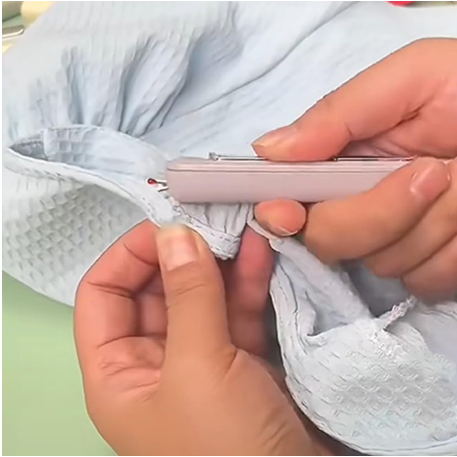 2-in-1 Needle Threader & Seam Ripper Tool